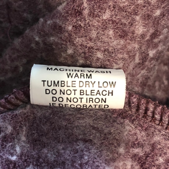 Factory Cut Neckline Pocket Seattle Sweatshirt - Picture 7 of 7